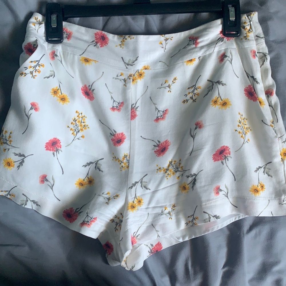 white floral print shorts